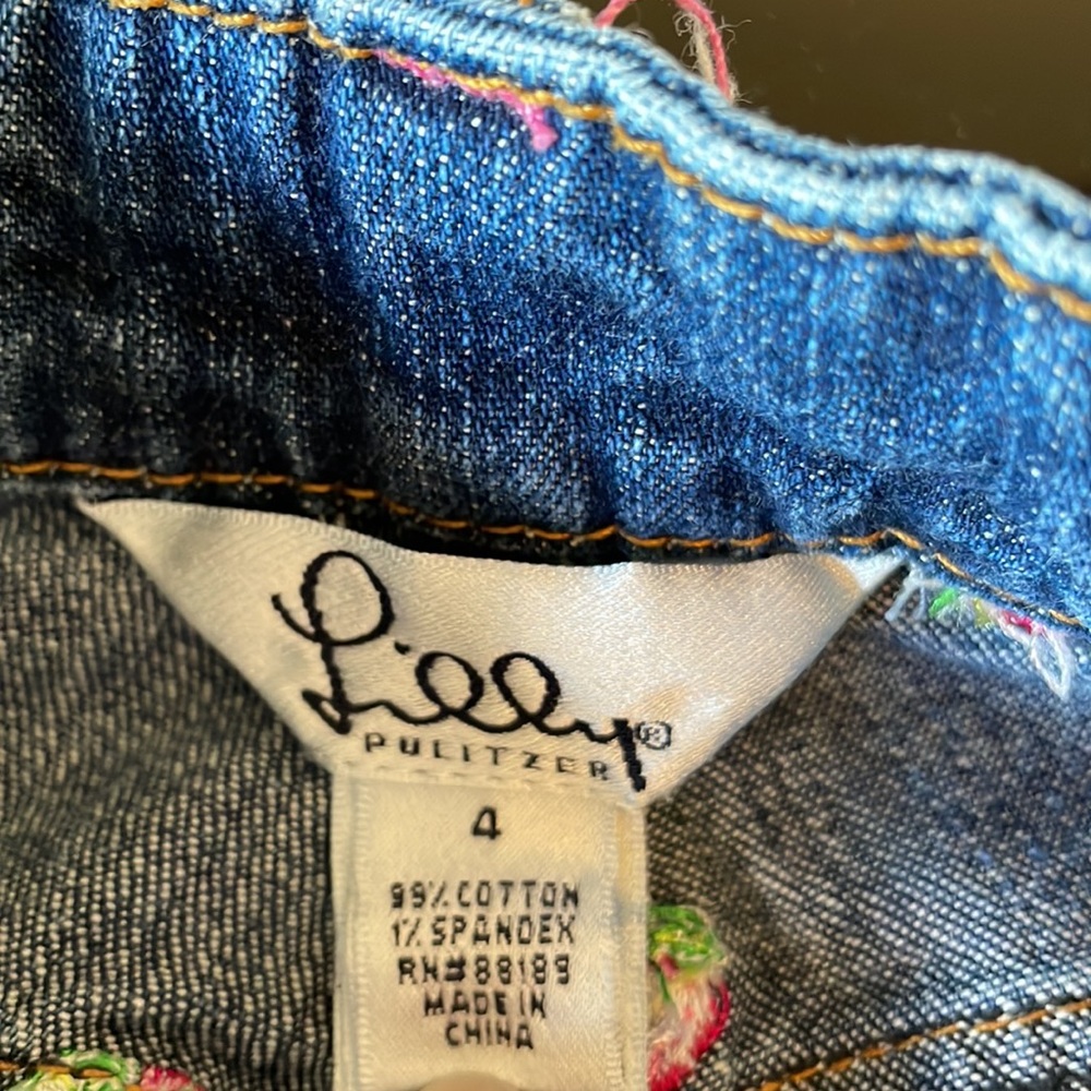 Lilly Pulitzer blue jeans with strawberries embroidered all over size 4 - Picture 4 of 5